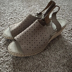 Clarks Artisan Women's Nude Suede Open Toes Slingback  Shoes 8M EUC